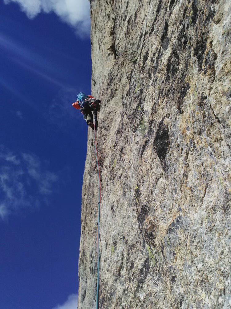 multipitch-corsomultipitch-vielunghe-finaleligureclimbing-maremonti-guidealpine-arrampicatori-scuolaarrampicata-freeclimbing-societàguidealpinefinale-arrampicaresulmare2