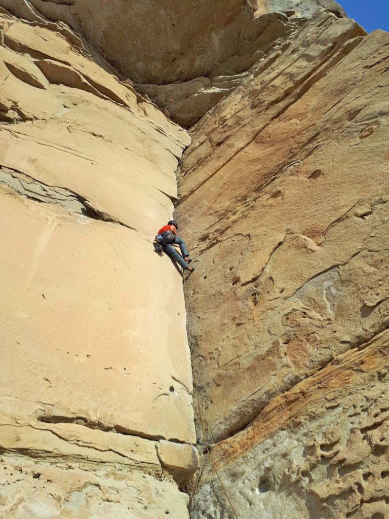 trad-arrampicata trad-corso trad-friend-nut-tricam-fessure-incastro-guide alpine finale-guide alpine 5