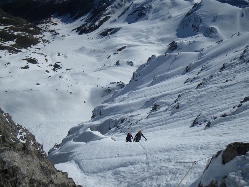 ALPINISMOnord mongioiesocietàguidealpinefinale-guidealpine-montebianco-cime4000m-monti-neve-ghiaccio-misto (2) copy