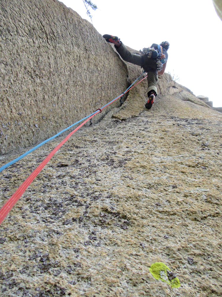 sgaf-societa guide alpine finale-trad-climbing-arrampicata-friend-incastro di mano-guide alpine-valle dell’orco-corso arrampicata trad-3