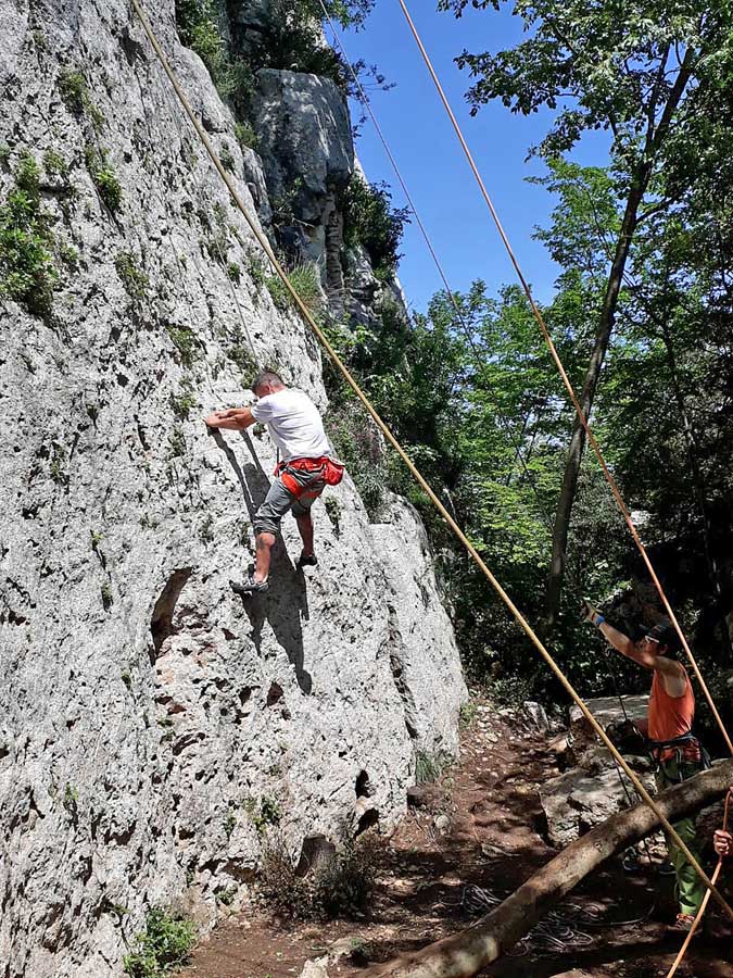 società guide alpine finale-climbing-arrampicata-finale ligure-liguria-corso arrampicata-corso climbing-sgaf-outdoor-arrampicata sul mare-esperienze verticali-corsi 24pg