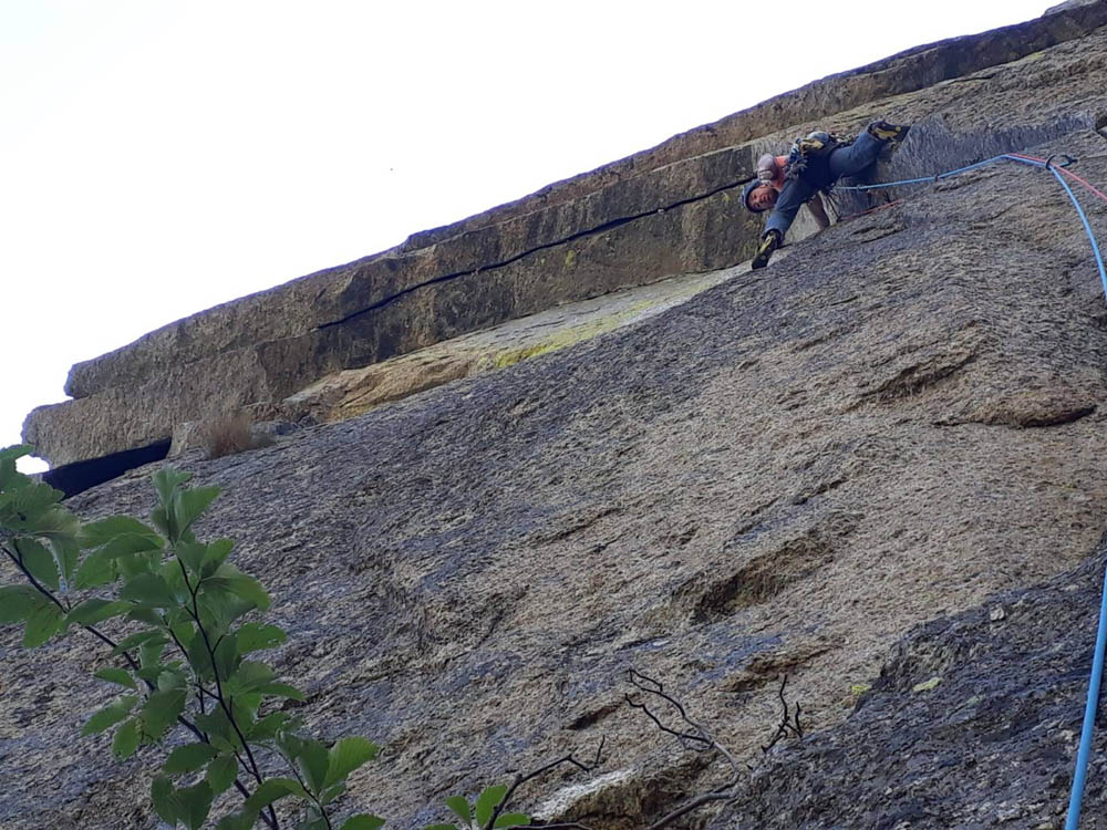 societaguidealpinefinale-climbing-alpinismo-guidealpine-guidefinale-montagna-scalata-neve-roccia-ghiaccio-sgaf2